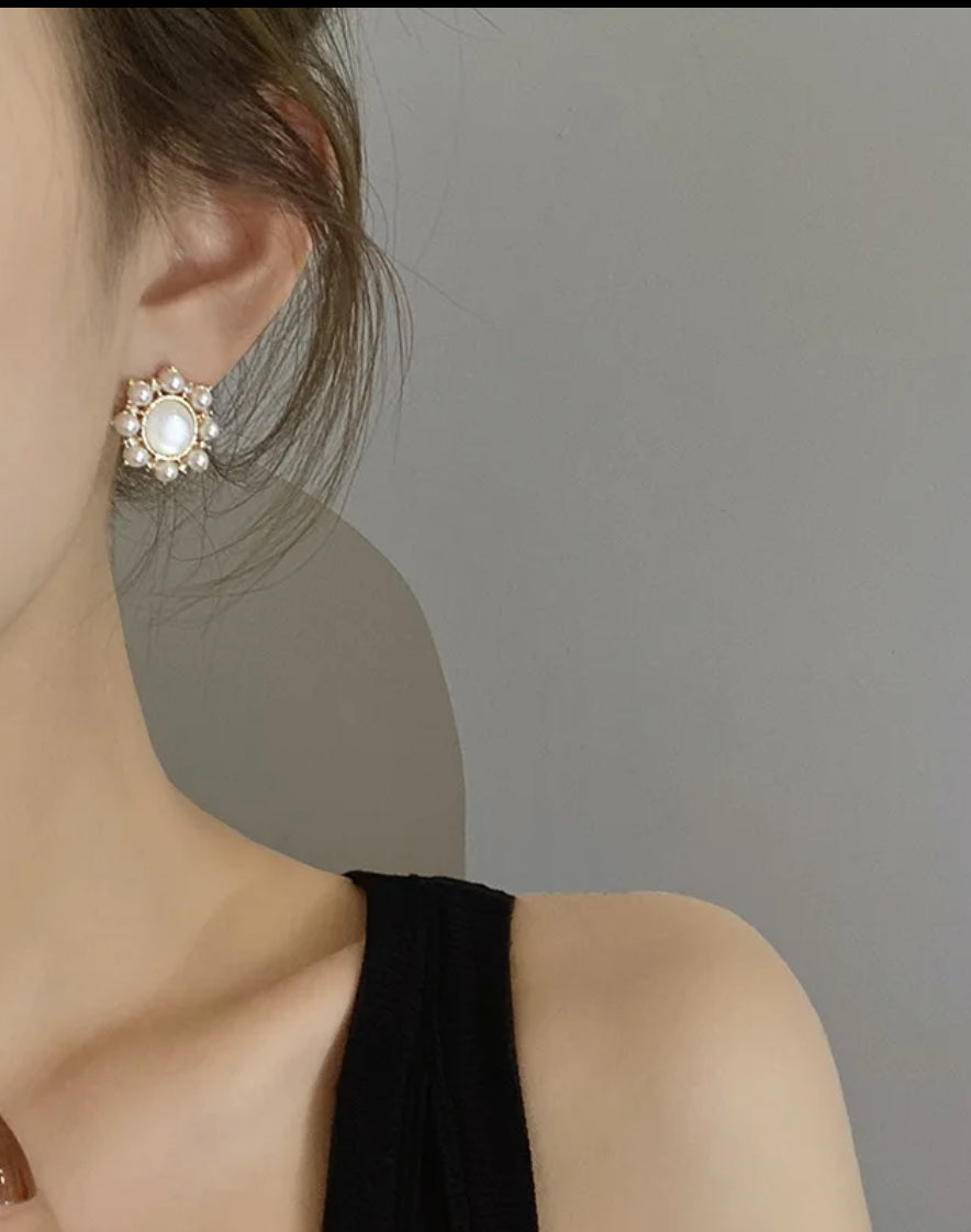 Pearl Shield Studs