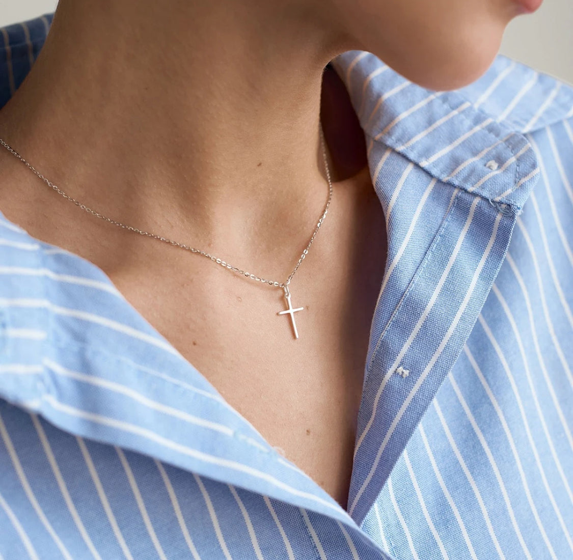 Dainty Cross Chain