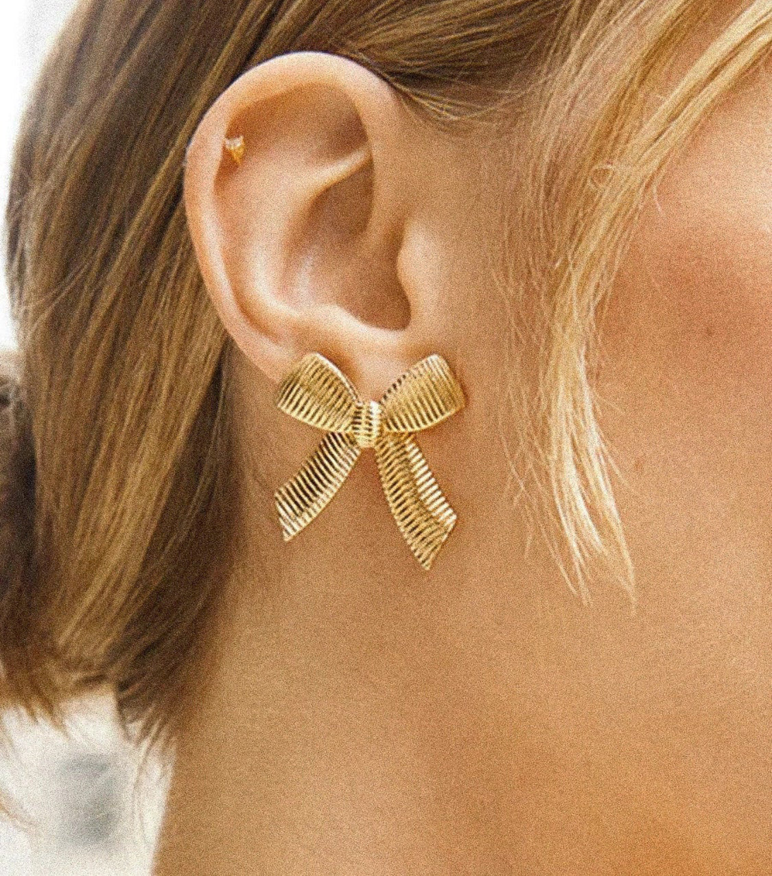 Statement Gold Bows