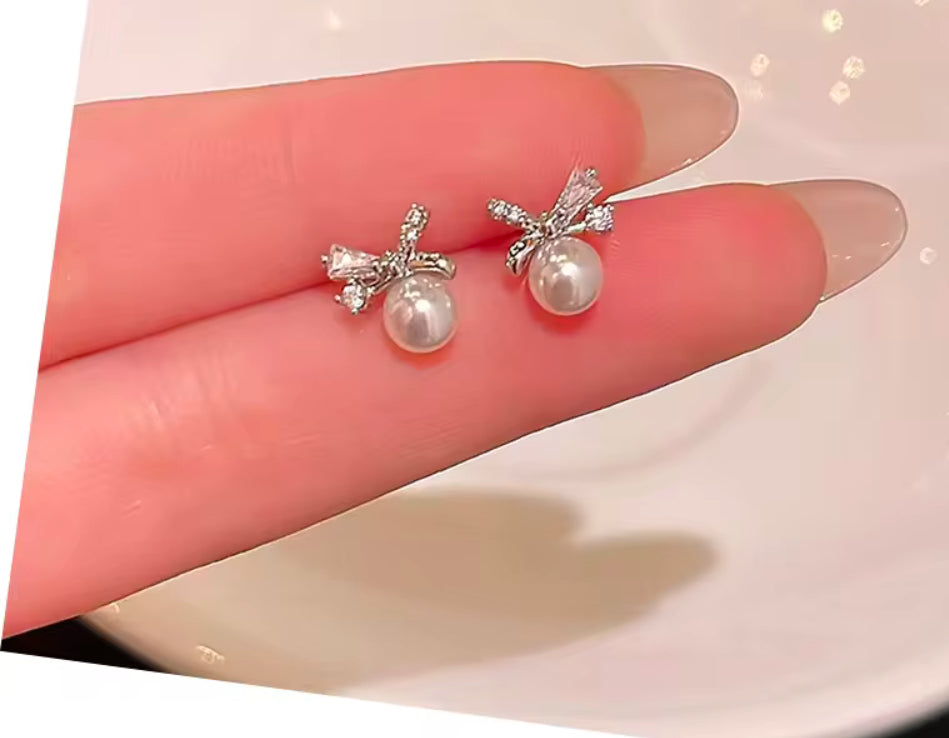 Silver Bow & Pearls
