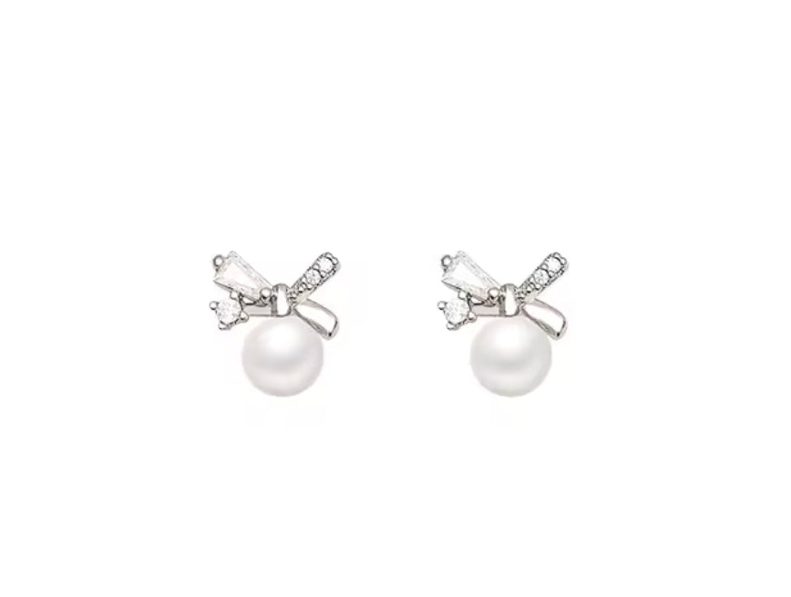 Silver Bow & Pearls