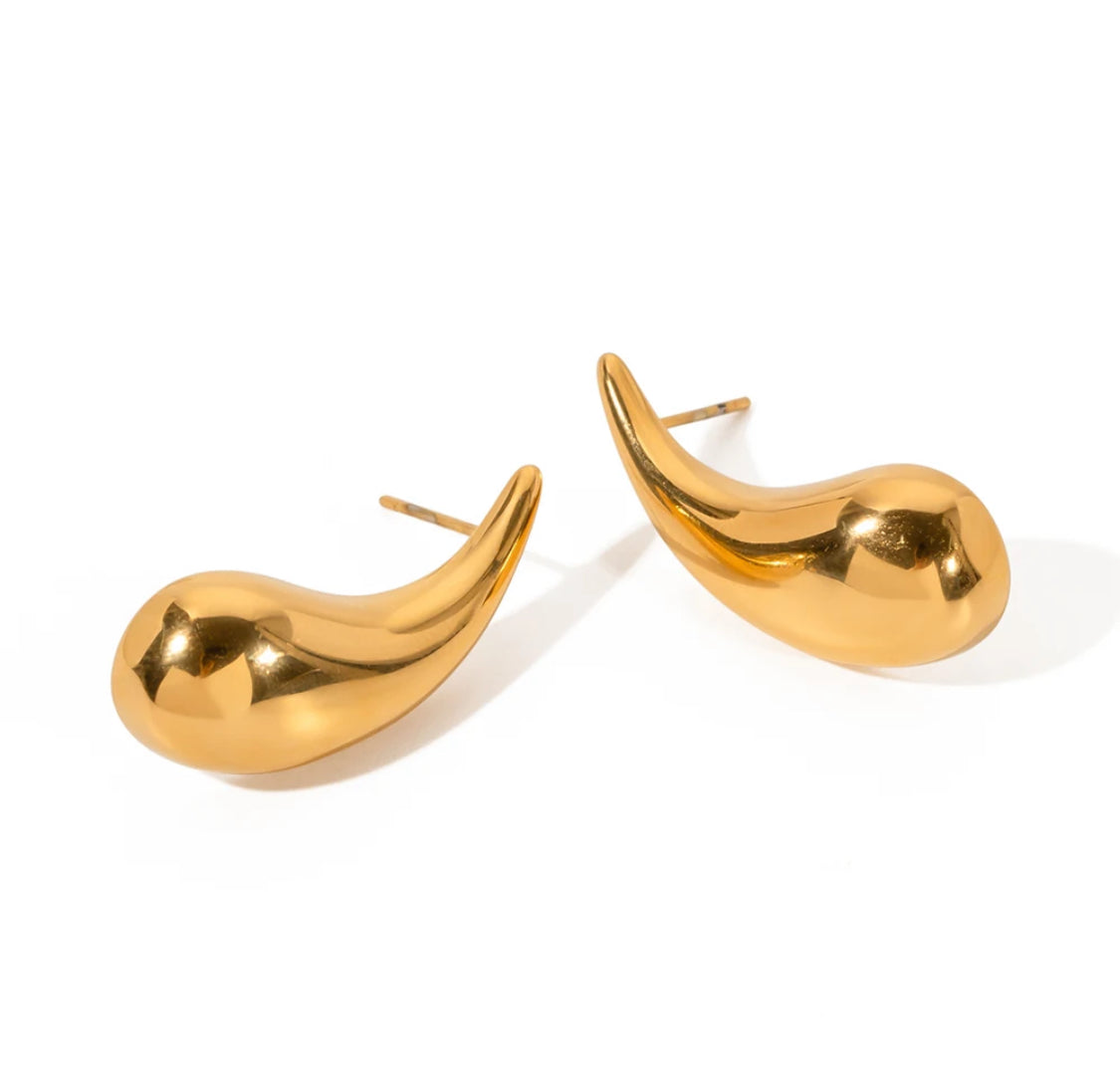 Slim teardrop studs