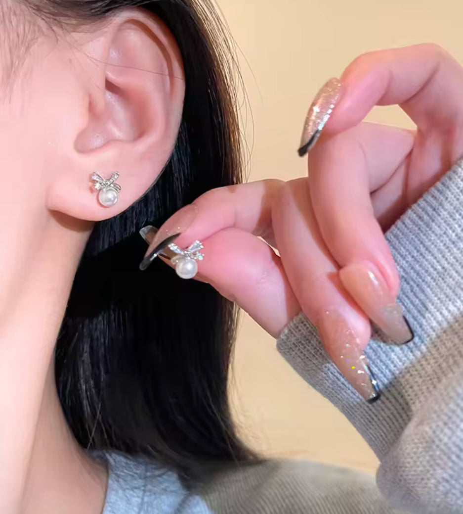 Silver Bow & Pearls