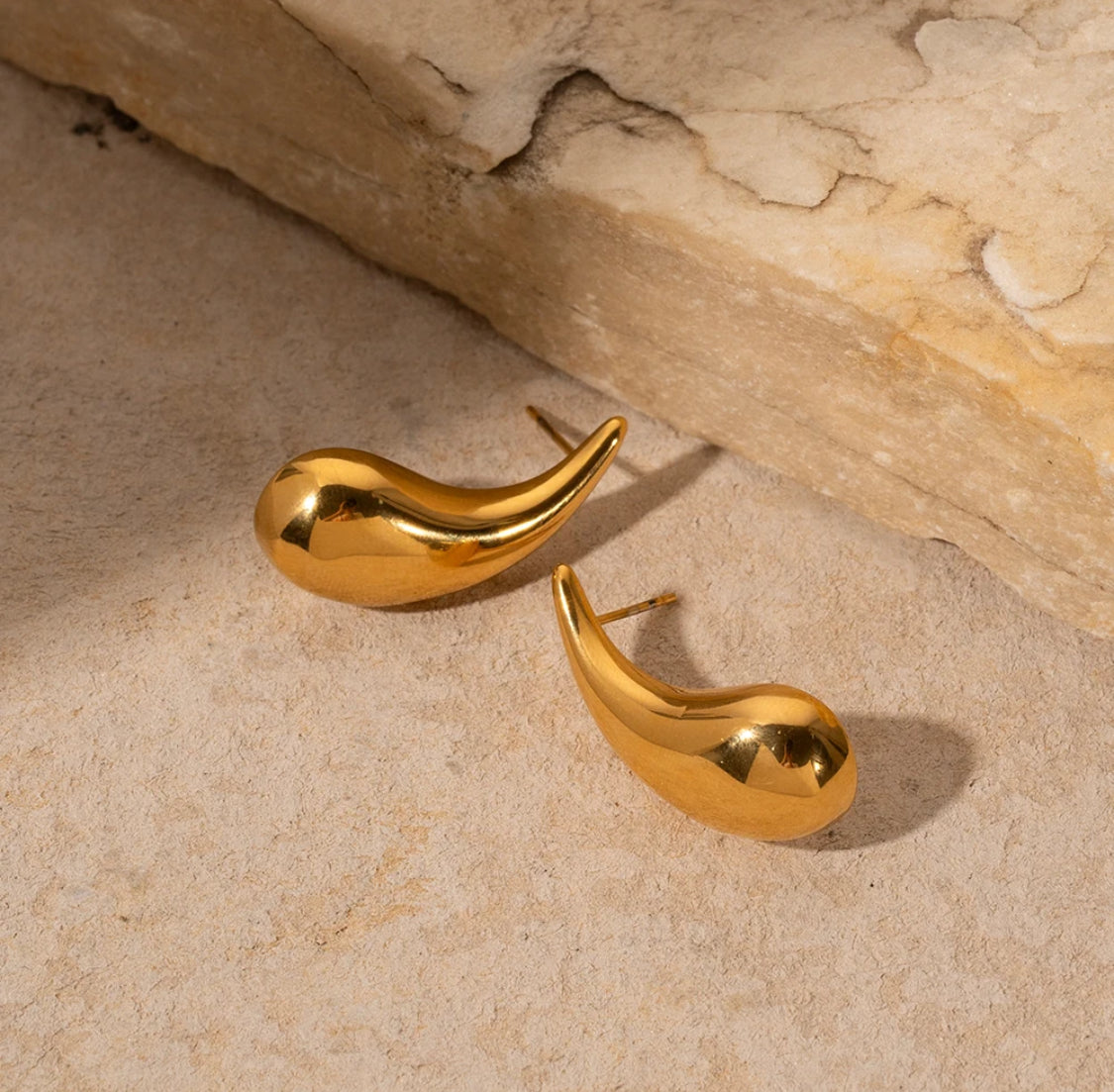 Slim teardrop studs