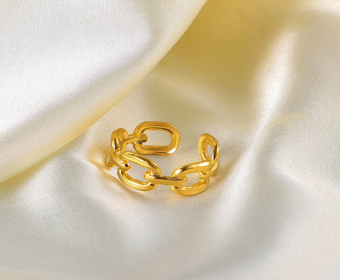 Oval Link Gold Ring