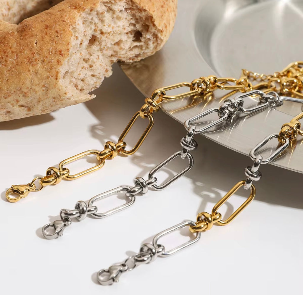 Gilded paperclip Bracelet