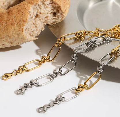 Gilded paperclip Bracelet